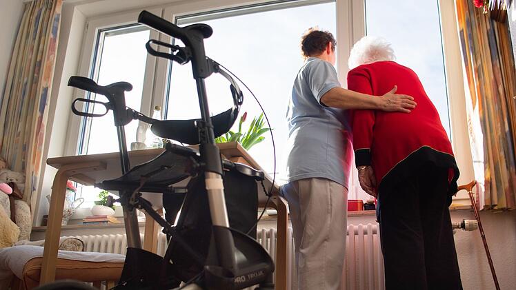 Pflege-Studie mit erschreckendem Ergebnis: "Laufen blind in die Pflege-Katastrophe"
