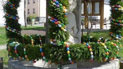 Der prächtige Osterbrunnen in Neufang. Foto: Ewald Rehm