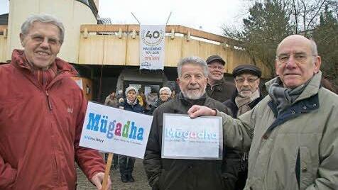 Roman Jonas, Wilhelm Schmitt, Axel Heim und Wolfgang Blümlein (von links) kämpfen in vorderster Front für das Bad. Foto: H. Breitenbach