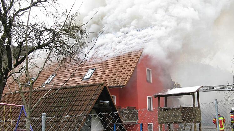 Zu einem Großeinsatz mussten die Gräfenberger Feuerwehren im Januar nach Weißenohe-Dorfhaus ausrücken. Dort brannte die Gaststätte "Zum Lillachtal". Foto: Archiv