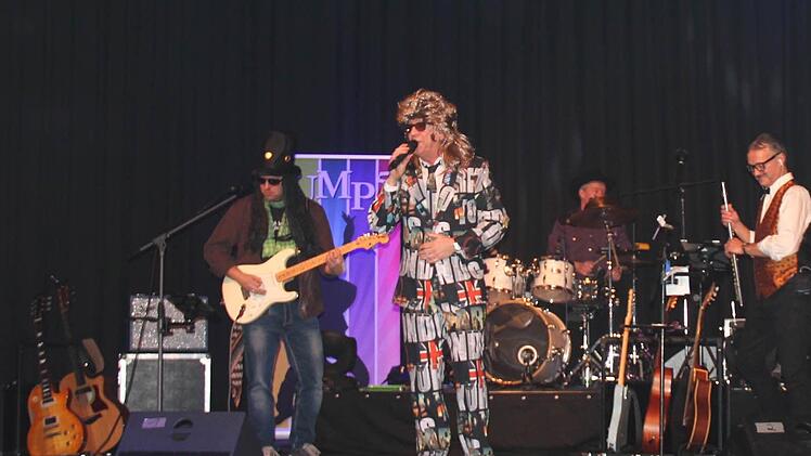 Impressionen von der Höchstadter Rosenmontagsparty. Foto: Johanna Blum