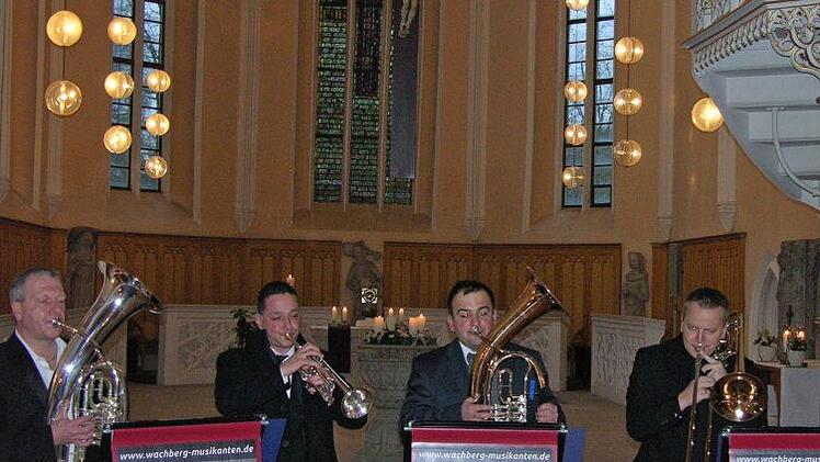 Mit mehreren Darbietungen aus seinem umfangreichen Repertoire trug das Bläserensemble "Pure BRASSzination" zur Programmgestaltung bei. Foto: Klaus Oelzner