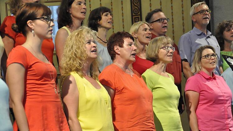 Dynamisch und mitreißend der "Chor InTakt". Foto: Peter Klopf