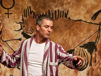 Reichlich Beifall erhielt Raúl Gonzalez bei seinem Gastspiel im Coburger Kongresshaus. Foto: Jochen Berger