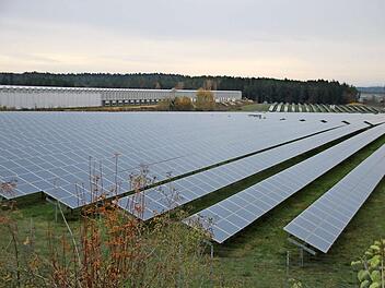 Der geplante Solarpark bei Gumpersdorf hat die nächste Hürde genommen. Symbolfoto: Archiv