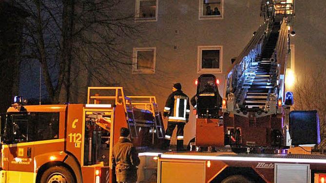 Die Drehleiter der Kronacher Feuerwehr wurde auf der Stöhrstraße postiert.  Foto: Friedwald Schedel