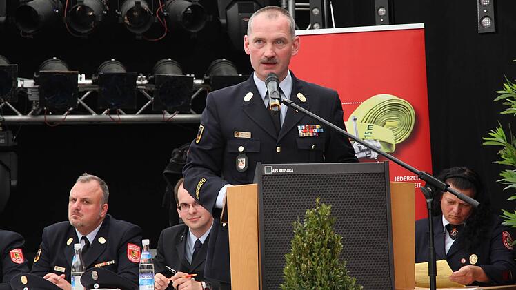 KBR Oliver Flake legte seinen Rechenschaftsbericht an der Kommandantendienstversammlung ab.  Foto: Mathias Erlwein