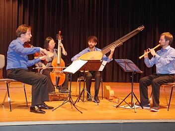 Bei seinem Konzert im Kreiskulturraum feierte das Ensemble "all'improvviso” die Freiheiten in der Aufführung von barocker Musik. Foto: Heike Schülein