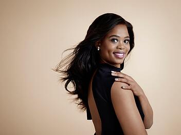 Die s&uuml;dafrikanische Sopranistin Pretty Yende singt im Silvesterkonzert Melodien aus Verdis "La Traviata" und aus dem Musical "My Fair Lady".