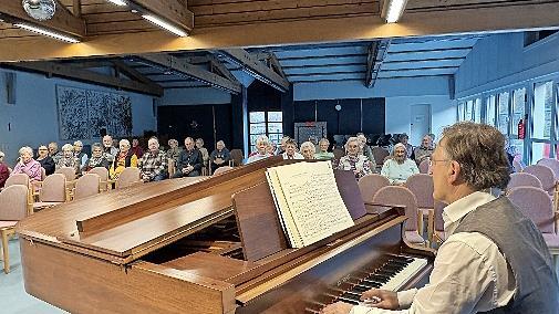 Rainer Pflaum gab erstmals ein Klavierkonzert im Kurstift Bad Br&uuml;ckenau.