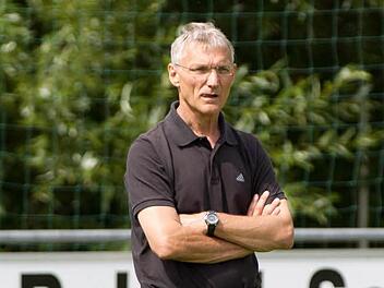 Heute wie vor 25 Jahren beim SV Rothenkirchen als Trainer verantwortlich: Uwe Beetz. Zu Bezirksoberliga-Zeiten war er allerdings noch Spielertrainer. Foto: Heinrich Weiß