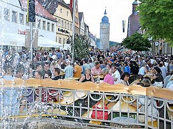 Nein, ins Wasser wird das nächste Altstadtfest nicht fallen, über die Form wird aber noch gerungen. Es geht um die inhaltliche Konzeption und die Größe. Archivfoto: Ralf Kestel