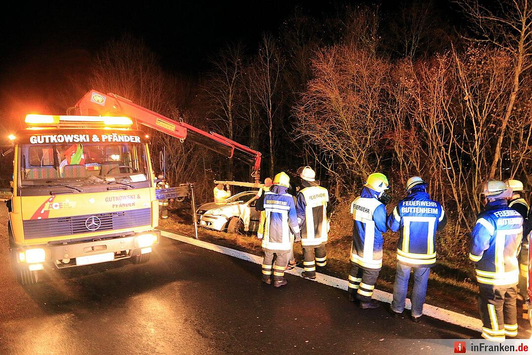 Auto überschlägt sich bei Buttenheim