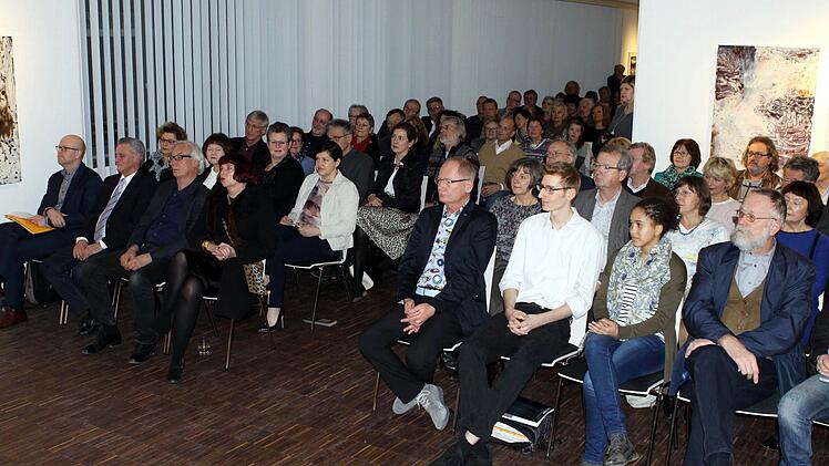 Zahlreiche Besucher waren nach 22 monatiger Ausstellungspause bei der Eröffnung der Ausstellung "Toledo" von Horst Thürheimer. Foto: Michael Wunder
