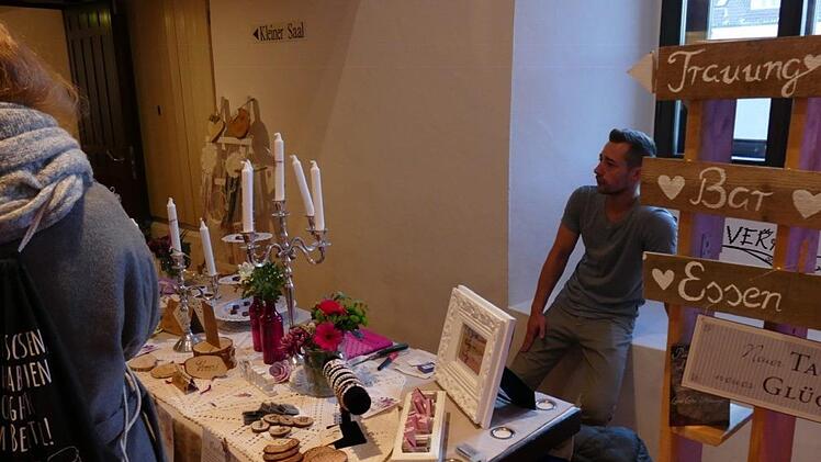Der Andrang beim "After Wedding Sale" war enorm. Sebastian Sahlender