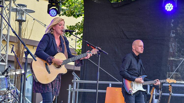 Musikerin Claudia Koreck bei ihrem Auftritt