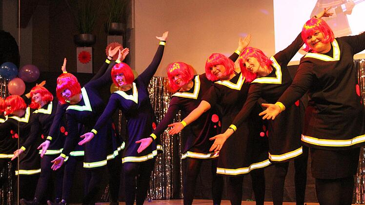 "The Holz-Girls" der Feuerwehr, die lustigen Weiber von Neubrunn.