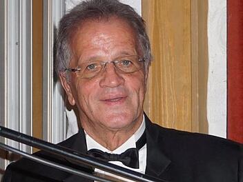 Engagiert und voller Leidenschaft setzt sich Fritz Schroth, in seiner Funktion als Präsident des Dachverbandes der Evangelischen Seniorenarbeit in Deutschland und Vorsitzender im Evangelischen Seniorenwerk in Bayern für einen Umgang mit "Liebe, Mut und Phantasie" in der Corona-Pandemie ein. Foto: Marion Eckert