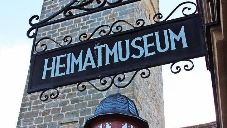 Direkt neben Eberns Wahrzeichen hat das Heimatmuseum einen idealen Platz gefunden. Der Grauturm, über viele Jahre hinweg einer der Höhepunkte des Museumsrundgangs, ist jedoch aus Sicherheitsgründen für die Öffentlichkeit nicht mehr zugängig. Foto: Eckehard Kiesewetter