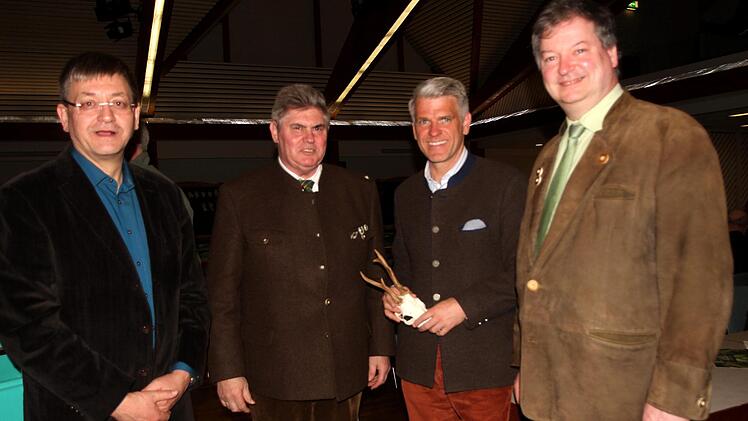 Dr. Werner Hornung, Vorsitzender Rudolf Meyer, stv. Vorsitzender MdL Steffen Vogel und BBV-Kreisobmann Klaus Merkel im Gespräch.