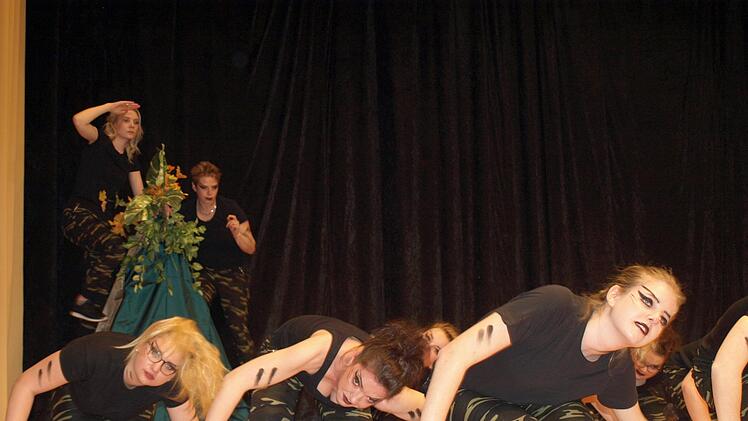 "Kriegerinnen aus dem Dschungel" - die  Showtanzgruppe der GardenSusanne Deuerling