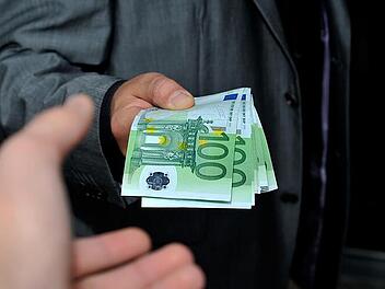 Rentner tappt in Geldwäsche-Falle