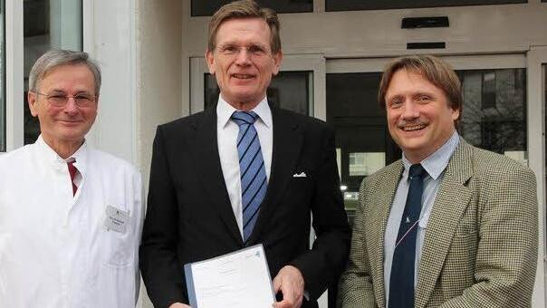 Im Dezember war der zukünftige Chefarzt der Sinntalklinik, Prof. Dr. Dirk Engehausen (rechts), in anderer Funktion in Bad Brückenau.