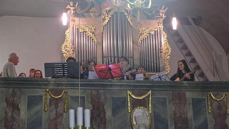 Konzert in der Schwärzelbacher Dorfkirche St. Mauritius  Foto: Gerd Schaar