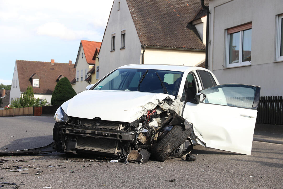 Betrunkener prallt in Gegenverkehr in Mühlendorf