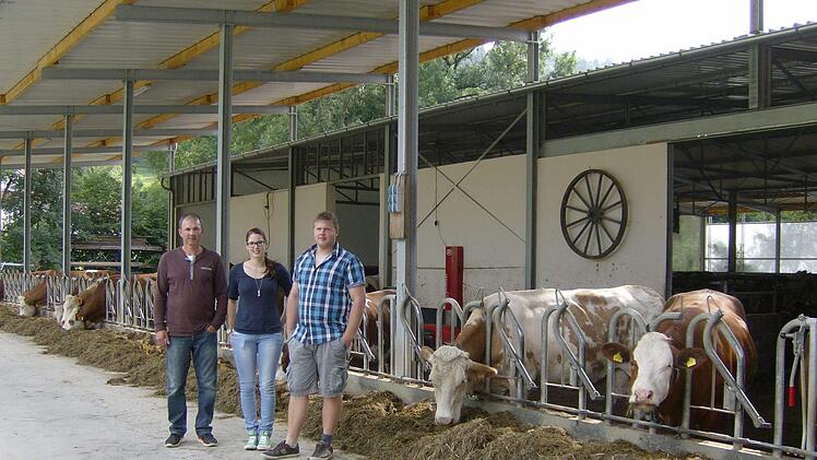 Im modernen Laufstall der Familie Hänfling