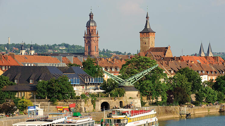 Schiffsanlegestelle "Alter Kranen" in Würzburg