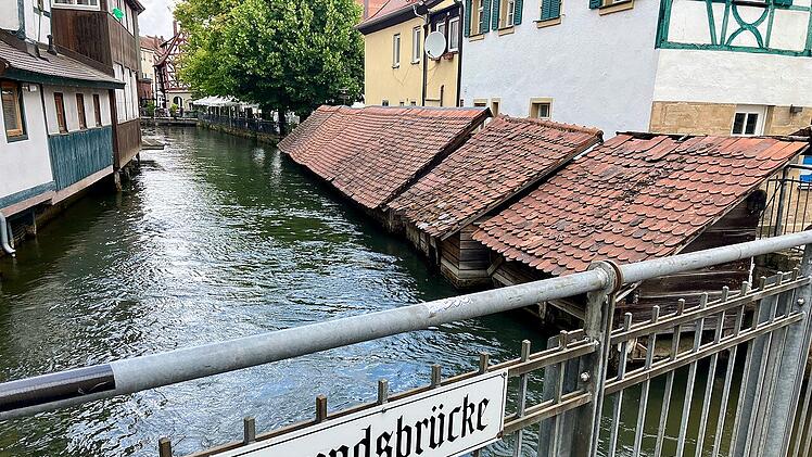 Von der Hundsbrücke hast du einen guten Blick auf die Forchheimer Fischkästen.