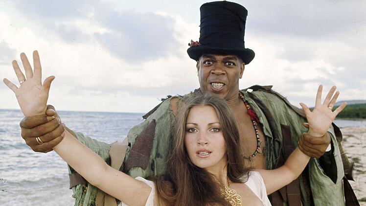 Auch sie sind Teil der Magie von "James Bond 007 - Leben und sterben lassen": das Medium Solitaire (Jane Seymour) und der Voodoo-Priester Baron Samedi (Geoffrey Holder).
