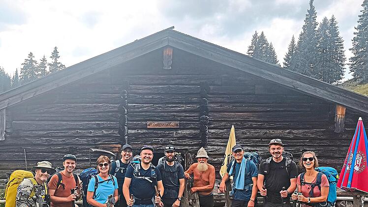 Die Gruppe auf der Regenalm beim Kuhhirt Horst.Sebastian Back
