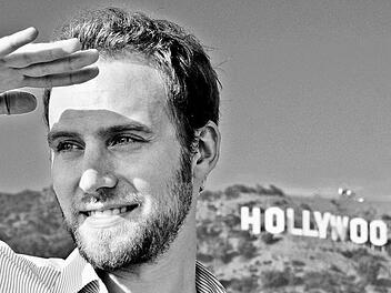 Hat Hollywood fest im Blick: der junge Filmemacher Martin Kießling aus Forchheim vor dem berühmten Schriftzug in Los Angeles. Fotos: Privat