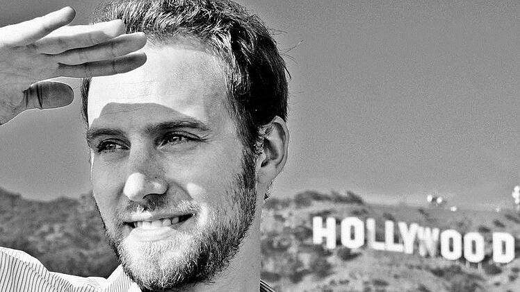 Hat Hollywood fest im Blick: der junge Filmemacher Martin Kießling aus Forchheim vor dem berühmten Schriftzug in Los Angeles. Fotos: Privat