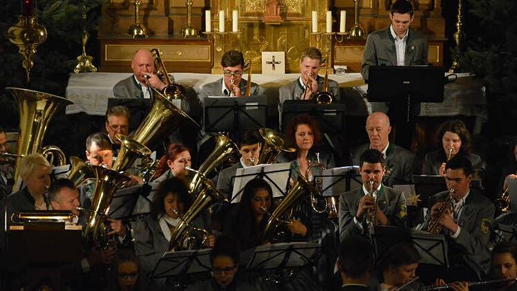 Musikverein Stangenroth beim weihnachtlichen Konzert. Foto: Björn Hein