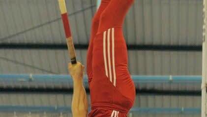 Im Stabhochsprung überwand Christoph Lange 4,40 Meter.