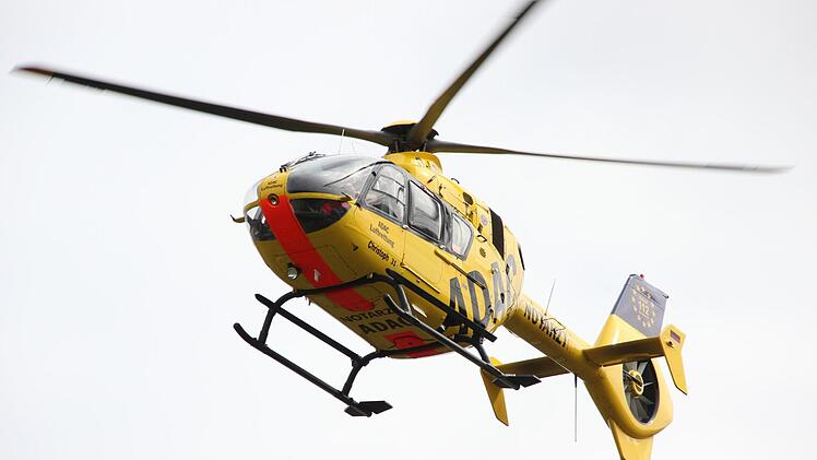 Schwerer Unfall am Freitagvormittag (14. September 2018) zwischen Mitwitz und Kaltenbrunn. Ein Milchlaster war in einen Linienbus gekracht. Foto: Andreas Schmitt