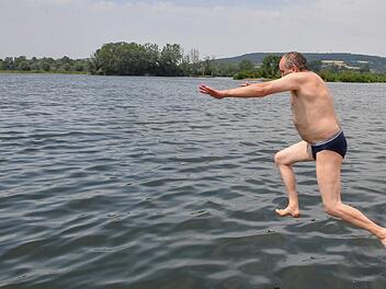 Baden nicht mehr erlaubt: Der Breiteng&uuml;&szlig;bacher und Ebinger See sind aktuell wegen BLaualgen gesperrt. Foto: Ronald Rinklef/Archiv