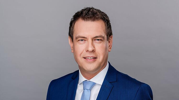 Gunnar Breske, 1979 in Jena geboren, wird das Gesicht des Wahlabends des MDR sein. Der Journalist moderiert in der ARD das Wirtschaftsmagazin "Plusminus" sowie die Hauptnachrichtensendung des MDR Fernsehen "MDR aktuell".