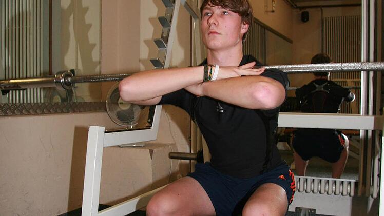 Hammerwerfer Niklas Brönneke macht gezielt Krafttraining, denn Kraft ist bei seiner Hauptsportart gefragt.