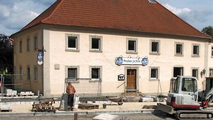 Rund um die Krone sollen die Bauarbeiten fortgesetzt werden. Doch für die aufwendiger gestalteten Bereiche des Marktplatzes sind die gelieferten Steine nicht verwendbar. Hier ruhen die Arbeiten weiter.Foto: Heike Beudert