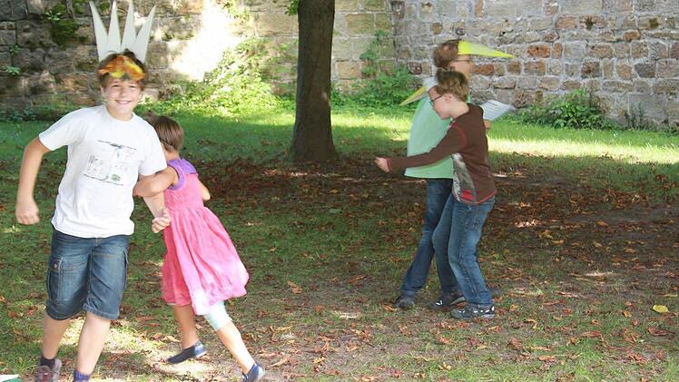 Auch ein lustiger Tanz gehört zum Musical. "Ich hab einen Drehwurm", lachten Kilian und Ruth.