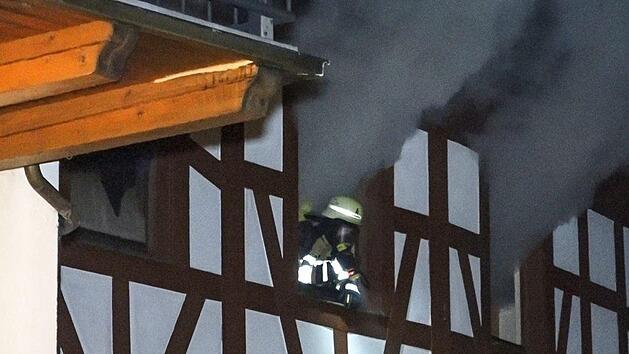 In Baunach im Kreis Bamberg ist es in den Morgenstunden des Sonntags (14. April 2019) zu einem Brand gekommen. Foto: Merzbach/NEWS5