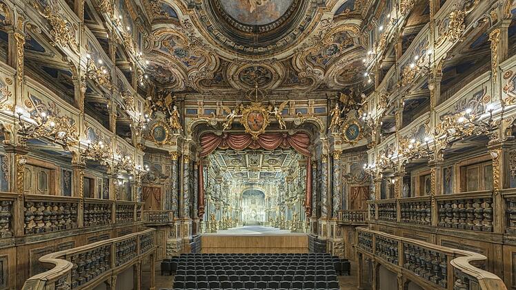 Im Markgräflichen Opernhaus können die Besucher zum Auftakt der Residenztage ein exklusives Konzert mit dem Münchner Rundfunkorchester erleben.