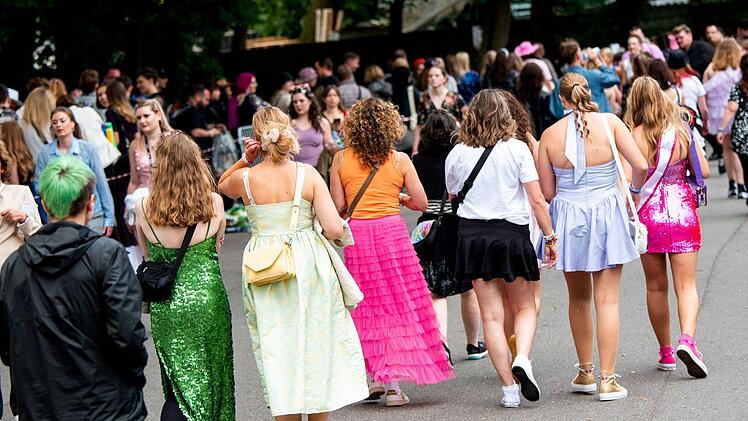 Vor dem Konzert von Taylor Swift in Hamburg