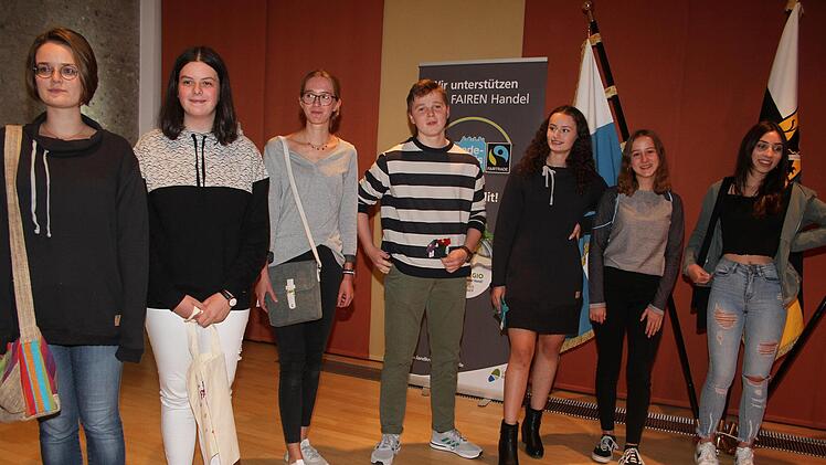 Eine schöne Idee für die Feierstunde: Schülerinnen und Schüler der Gymnasien präsentierten Mode aus der Region - garantiert fair produziert.Sonny Adam