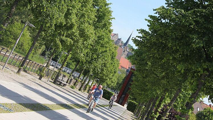 Der LGS-Park lockt bei Sonnenschein zu einer Auszeit vom Alltag - auch die Radfahrer.