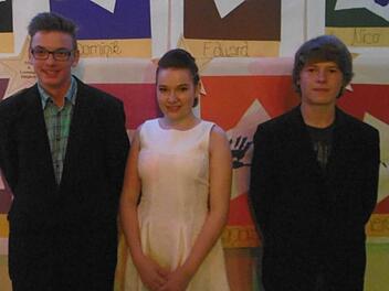 Die drei Besten der Mittelschule Wildflecken (von links): Nico Hergenröder, Theresa Müller, Kilian Leipold. Foto: Regina Rinke